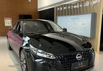 Черный с «золотом», почти 5 метров длины и всего 156 л.с. В Китае стартовали продажи Nissan Teana 20th Anniversary Black Gold Edition