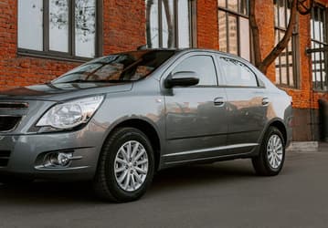 Простой 106-сильный мотор и 6-ступенчатый «автомат» — всего 1,6 млн рублей. В России подешевел Chevrolet Cobalt