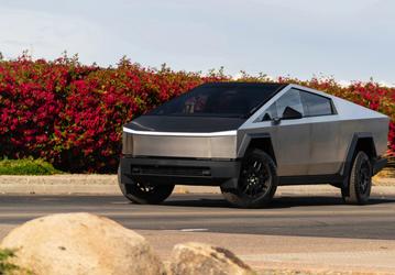 Tesla Cybertruck начали продавать в России: цена по пути из США выросла в 3,5 раза