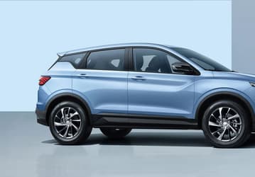 Новый Geely Coolray за $8300 уже появился у дилеров. Опубликованы живые фото