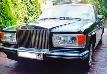 Это самый первый Rolls-Royce, официально ввезенный в Россию. Машину из 1993 года продают за 21,3 млн рублей