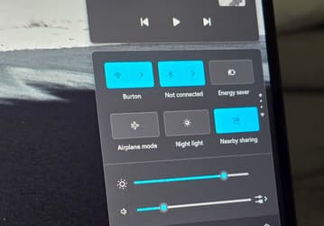 За 10 часов в режиме ожидания заряд не снизился ни на один процент. Surface Laptop на основе Snapdragon X Elite демонстрирует чудеса энергоэффективности