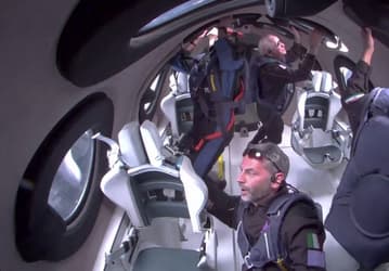Virgin Galactic отправила в последний полёт космический самолёт VSS Unity. Космическая компания переходит на новый космоплан Delta Class, который увеличит частоту запусков