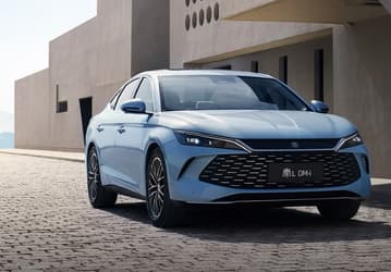 BYD заявляет, что гибридный седан BYD Qin L способен проехать 2100 км на баке бензина, но реальный тест показал, что это недостижимо