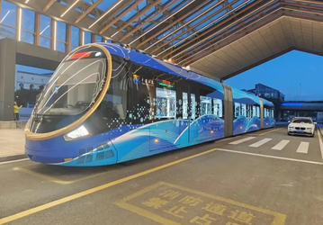 «Метро на дороге» без путей. Super Virtual Rail Train вышел на маршрут в Китае