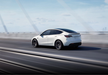 Илон Маск пообещал значительно улучшать автомобили Tesla каждые полгода, но новой Model Y в этом году не будет