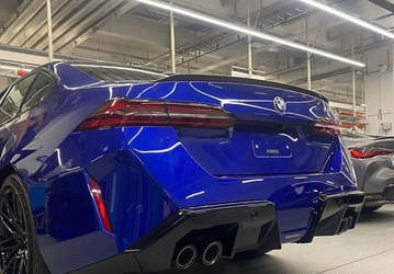 BMW M5 нового поколения показали вживую. Объявлена дата выхода