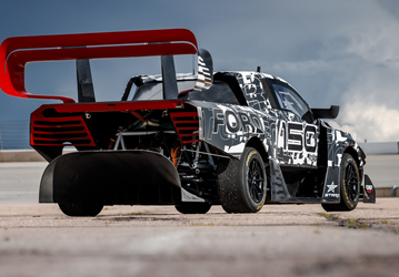 Представлен Ford F-150 Lightning SuperTruck EV: 2000 л.с. и 2700 кг прижимной силы на скорости 240 км/ч