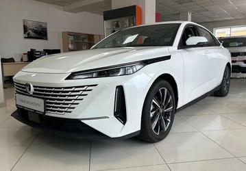 В России продают большой седан Changan Yida за 2,3 млн рублей, тогда как машина из официальных поставок стоит почти на полмиллиона больше
