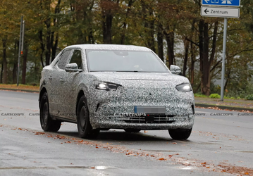 Это Ford Capri 2025. Первые живые фото новинки, которая имеет общие черты с Ford Explorer и VW ID