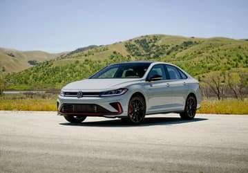 Представлен Volkswagen Jetta 2025: 228 л.с. и «механика»