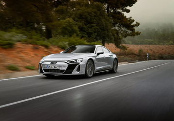 Представлен самый мощный в истории серийный автомобиль Audi