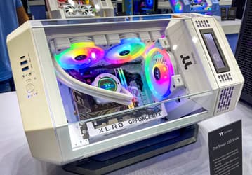 Thermaltake представила корпус The Tower 250. Его можно установить вертикально или горизонтально
