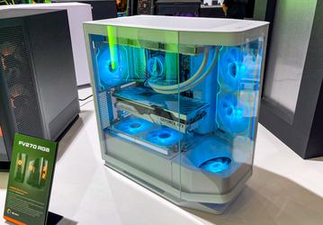 Cougar показала на Computex 2024 корпус FV270 с изогнутым стеклом и пьедесталом для фигурки внутри 
