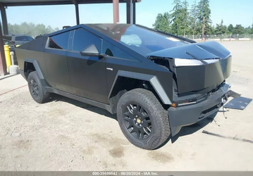 Разбитые и утопленные Tesla Cybertruck уже появились в продаже