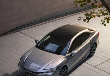 Похоже новейшая Toyota Camry так и не стала хитом в Китае: объявлены огромные скидки на седан 9-го поколения