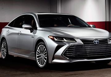 Просторная Toyota Avalon с гарантией три года — за 3,45 млн рублей, Volkswagen Tayron — за 3,885 млн рублей. К российским официальным дилерам приехали новые партии машин