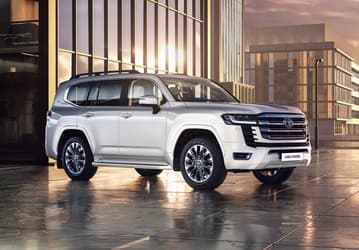В России подорожали хиты — Hyundai Santa Fe, BMW X5 и Toyota Land Cruiser 300