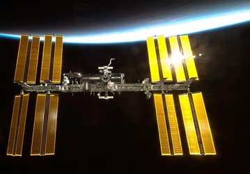 Российские учёные создадут солнечные панели для космоса. Они должны выдерживать радиацию и служить 20 лет