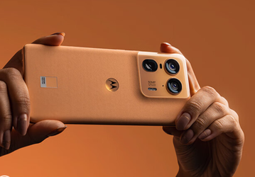 Деревянная задняя панель, IP68, 144 Гц, 125 Вт, 100-кратный зум и Snapdragon 8s Gen 3. Представлен Moto X50 Ultra Soft Peach Limited Edition