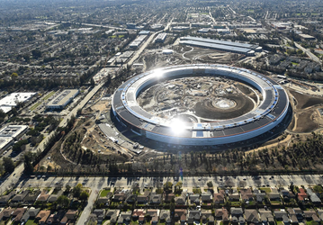 После анонса своего ИИ и новых ОС акции Apple побили рекорд. Аналитики заговорили о суперцикле iPhone