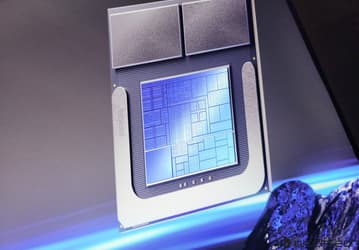 Теперь топовый Core Ultra — это четыре больших ядра без Hyper-Threading и четыре малых. Появились параметры Core Ultra 7 268V