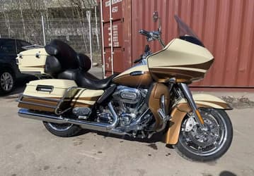 В России выставили на продажу несколько эксклюзивных мотоциклов: Harley-Davidson CVO Street Glide за 5,1 млн рублей, Brabus 1300 R — за 5,5 млн рублей