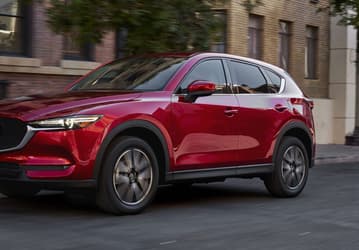Популярный кроссовер Mazda CX-5 подешевел в России