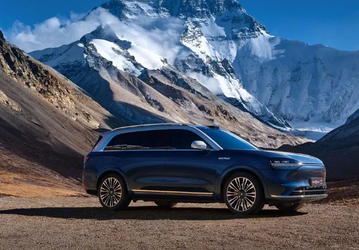 Убийца Mercedes-Maybach GLS и BMW X7 от Huawei пользуется огромным спросом: на большой внедорожник Aito M9 оформлено 100 000 заказов