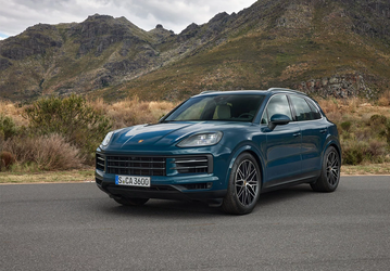 «Своих владельцев они находят очень быстро», — дилер уверяет, что Porsche Cayenne за 17 млн рублей в салонах не задерживаются