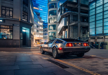 Легендарный DeLorean DMC-12 получил «спортивные характеристики, которых всегда заслуживала его футуристическая форма». Желающие могут электрифицировать свою машину