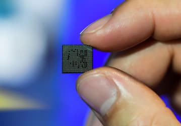 Вот сразу несколько причин, почему флагманские смартфоны 2025 года могут быть еще более дорогими. Инсайдер перечислил основные технологии, которые приведут к этому