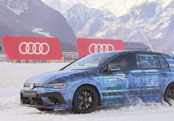 Это Volkswagen Golf R 2025. Мощную новинку представят 26 июня
