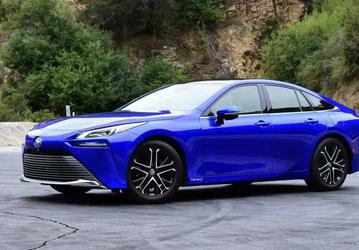 Мизерный спрос обернулся огромными скидками. В США Toyota Mirai продают за полцены — машина подешевела на 33 тыс. долларов