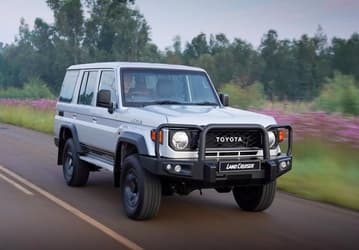 Toyota вернет механическую коробку передач культовому внедорожнику Toyota Land Cruiser 70