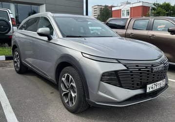 Это совершенно новый Haval F7 для России: машину засняли на дилерской площадке