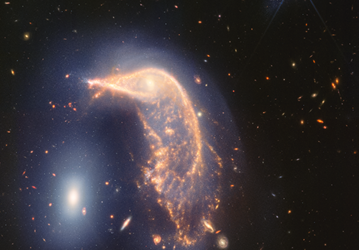 «Космический пингвин» NGC 2936: деформированная спиральная галактика в процессе взаимодействия в объективе космического телескопа «Джеймс Уэбб» 