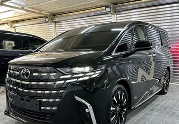 В Россию приехали минивэны Toyota Alphard 2024 — их поставляют из Южной Кореи