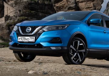 Nissan Qashqai немного подешевел в России: машина с 2,0-литровым мотором и вариатором — 2,56 млн рублей