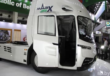«Обтекаемый» гибридный тягач МАZ-X показали на «Иннопроме»