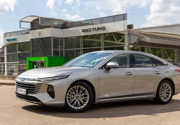 Аналог Skoda Superb с «автоматом» и 2,0-литровым мотором. Раскрыто оснащением нового FAW Bestune B70 для России