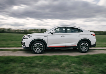 Как Geely Tugella, только больше, одноклассник Volkswagen Tiguan. Купеобразный кроссовер Changan CS85 Coupe прибавил в России почти полмиллиона рублей 