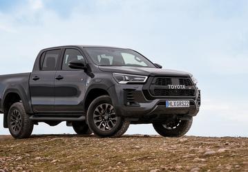 Новейший Toyota Hilux GR Sport начали продавать в России: полный привод, «автомат» и очень тяговитый мотор