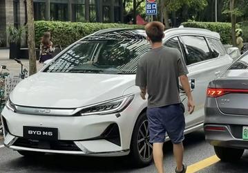 Представлен BYD M6 2024 — и сразу за пределами Китая. Это современный минивэн по цене от 23 400 долларов