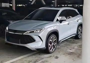 Запас хода более 2100 км, новые подвеска, салон и гибридная система BYD 5-го поколения — за $16 500. Новейший BYD Song L DM-i показали вживую 