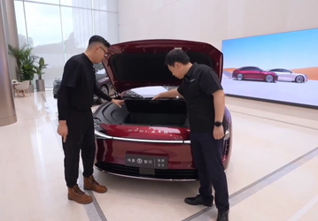 Mercedes-Benz S-Class, BMW 7-Series и Audi A8, в сторону: роскошный седан президентского уровня Stelato S9 получил непроницаемый для воды и запахов багажник