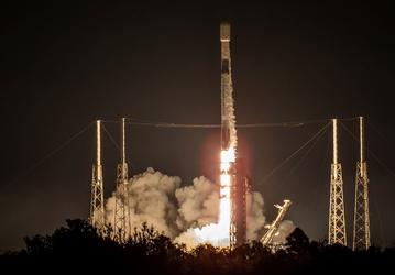 Успешное возвращение после аварии: SpaceX вывела на орбиту 44 спутника Starlink в двух успешных запусках Falcon 9 в один день