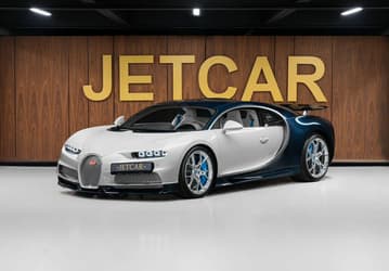 В Москве продают «живой» Bugatti Chiron: W16 с четырьмя турбинами, 1500 л.с. и уменьшенная копия машины — за 420 млн рублей