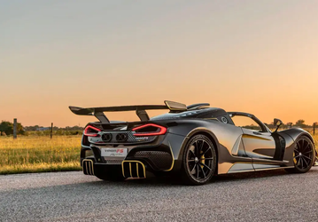 Авария на скорости 400 км/ч — водитель не получил каких-либо травм. Hennessey Venom F5 оказался не только быстрым, но и очень безопасным автомобилем