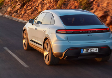 Представлены самая доступная версия Porsche Macan EV, вариант Macan 4S и внедорожный пакет с кроссоверным клиренсом до 225 мм